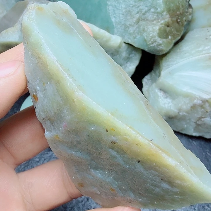 和田玉（糖玉）未镶嵌珠宝奇石