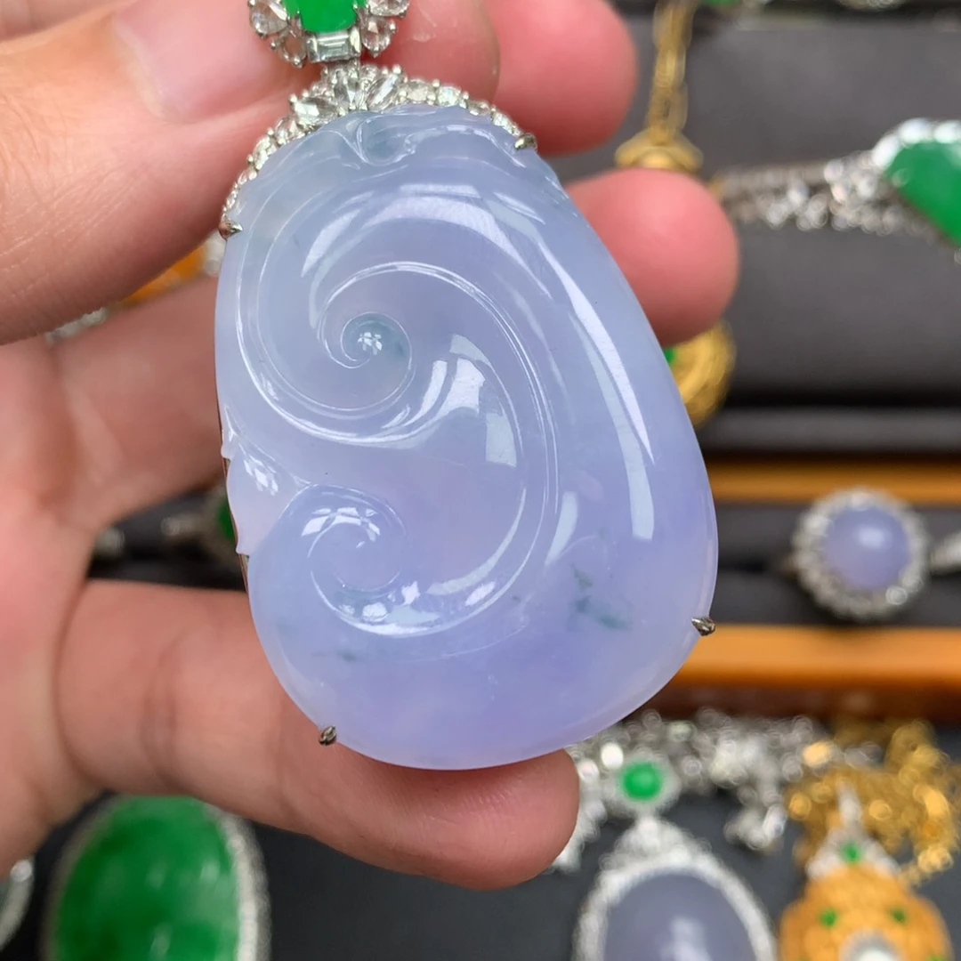 翡翠18K金镶嵌颈饰