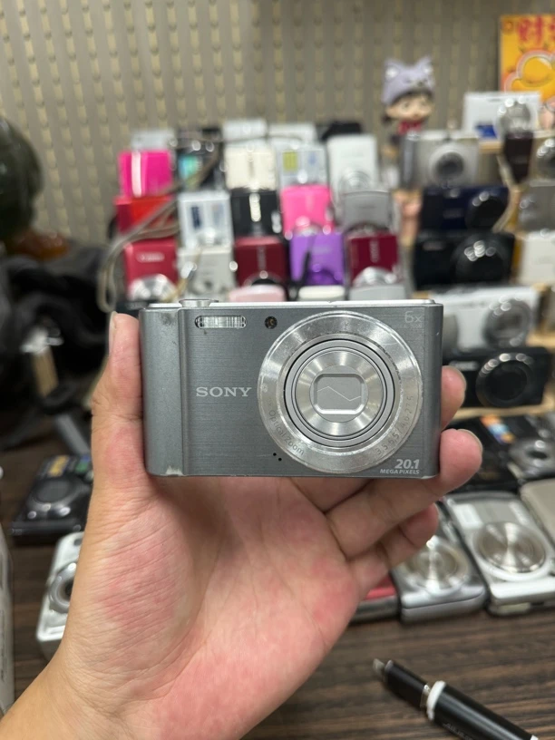 8新 Sony/索尼 W810  2010万像素，人像清透奶油肌出片。热门机