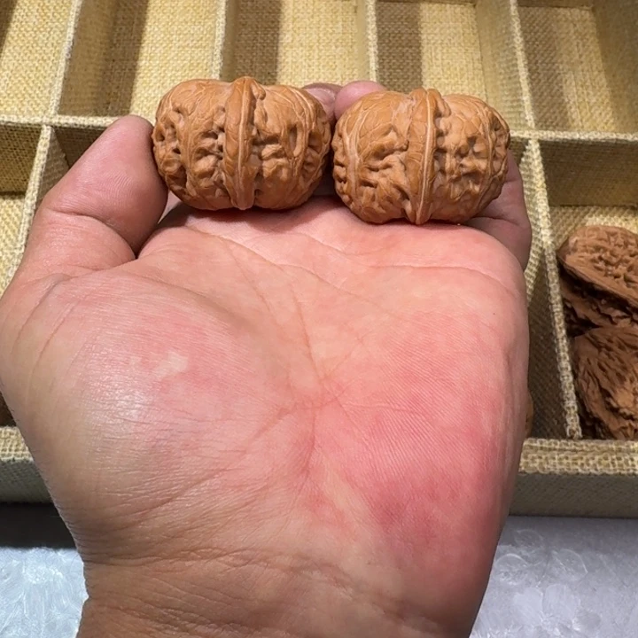 文玩核桃吊坠元宝