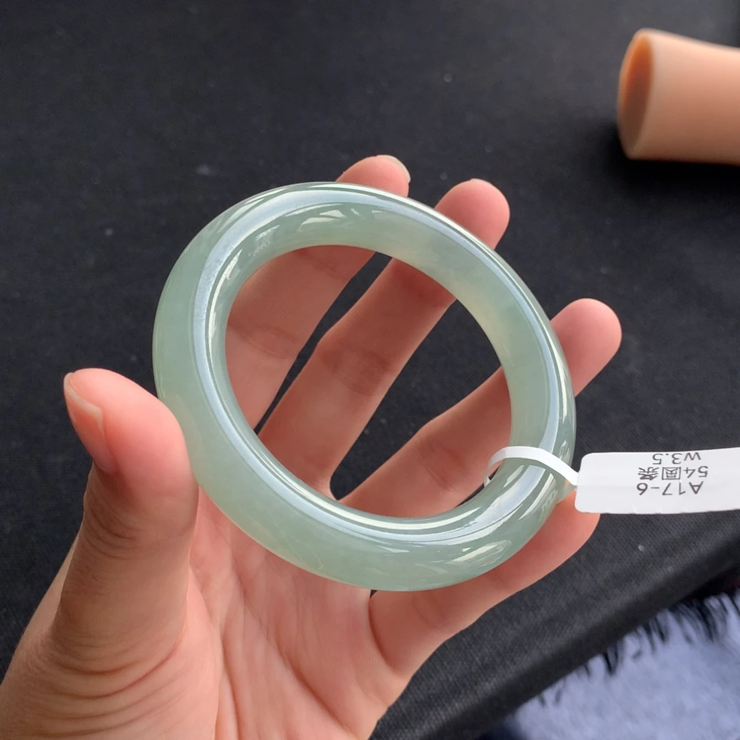 翡翠手镯未镶嵌手镯