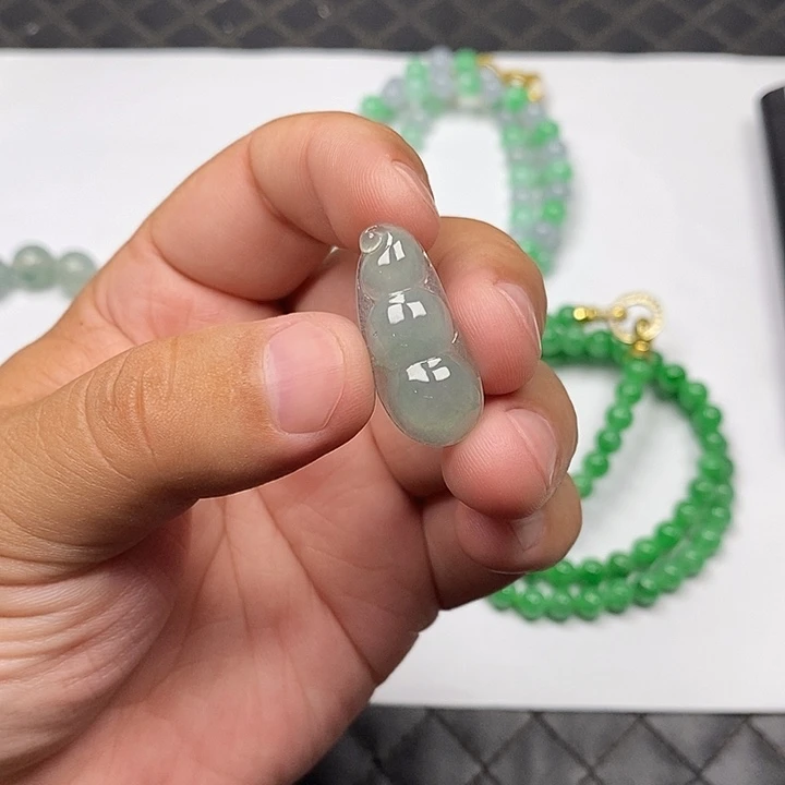 定制翡翠未镶嵌翡翠毛货需要抛光