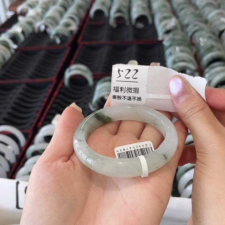 未镶嵌手镯石英岩玉