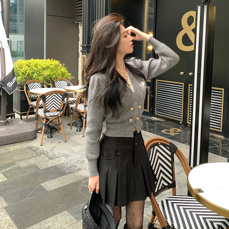 【清仓特惠】FOIN孚音 春季设计感小众V领刺绣假两件百搭显瘦短款针