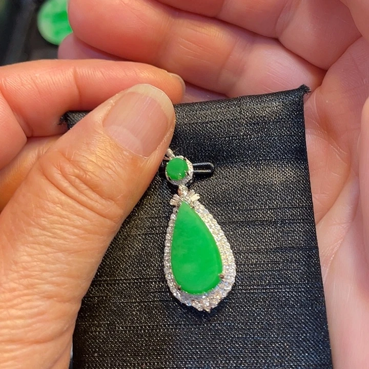 翡翠18K金镶嵌吊坠(不含链)天然缅甸翡翠A货