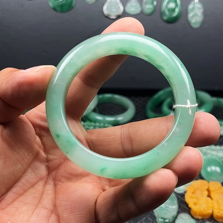 石英质玉（非洲翠）未镶嵌颈饰