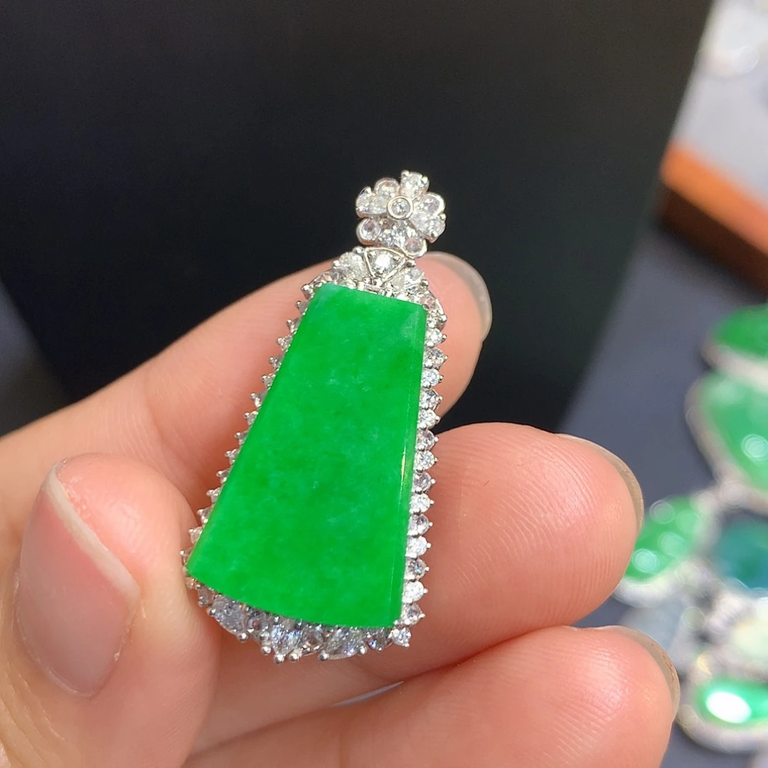 翡翠吊坠(不含链)18K金镶嵌