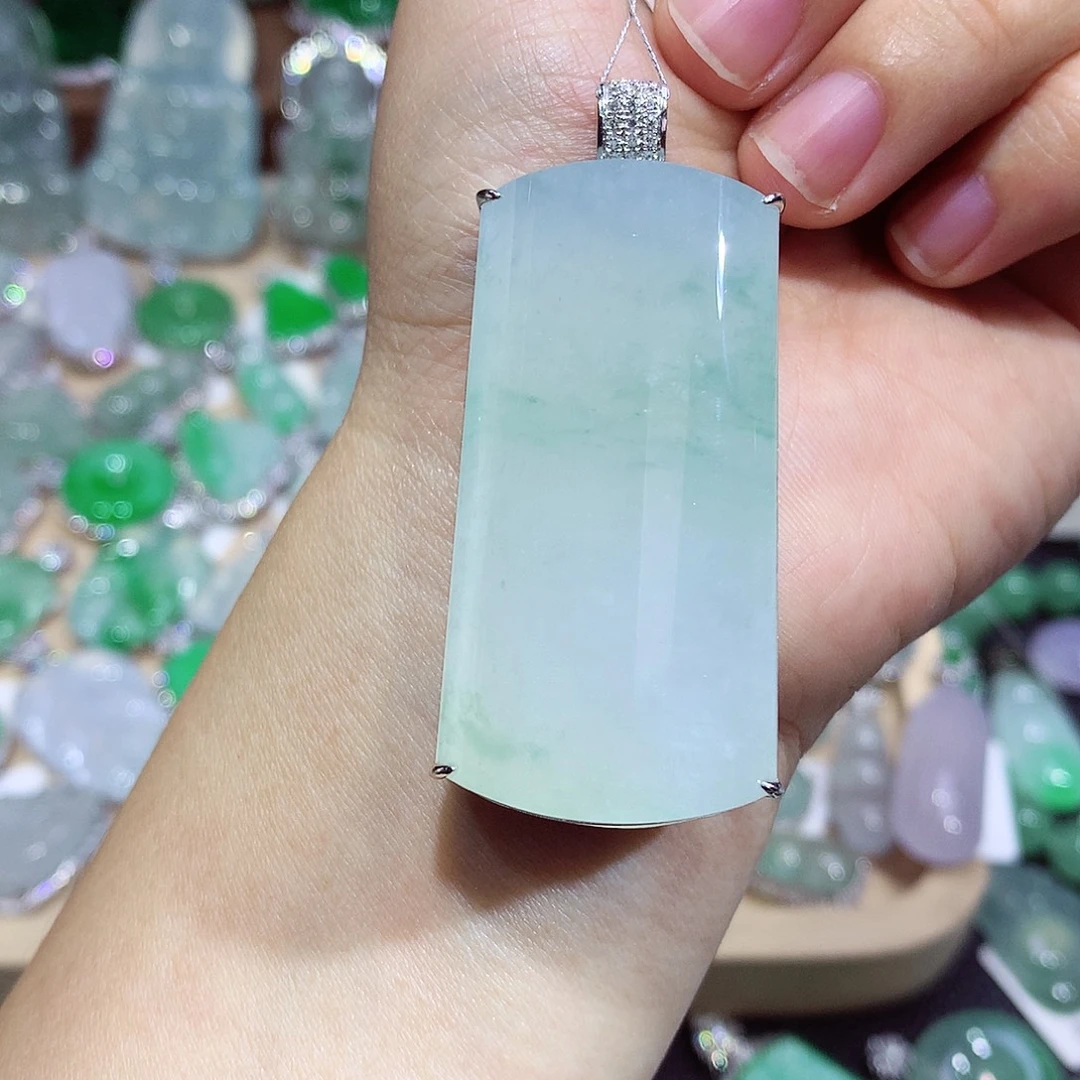 翡翠18K金镶嵌颈饰无事柱