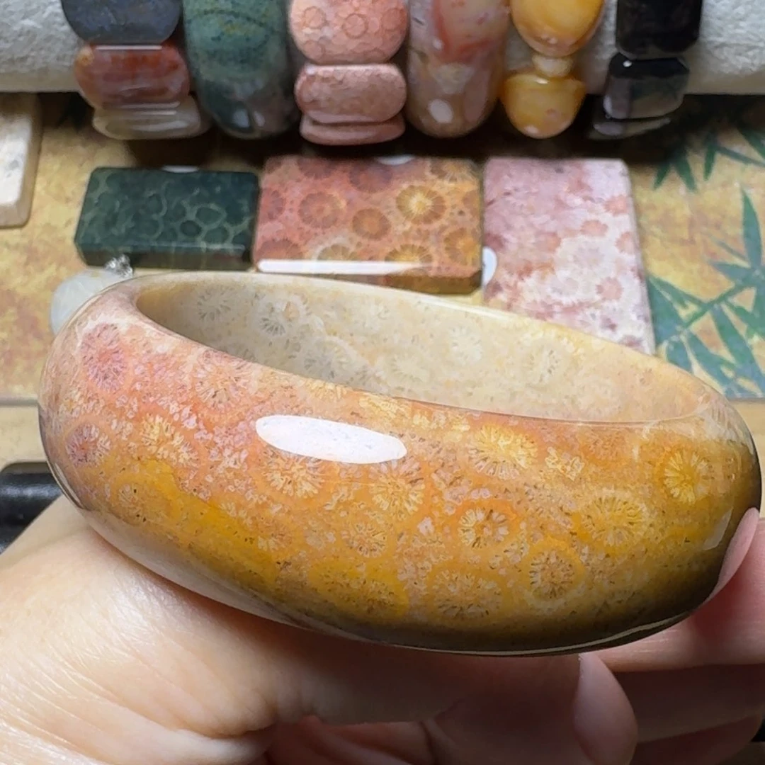 硅化玉56.5黄红花，盘它未镶嵌