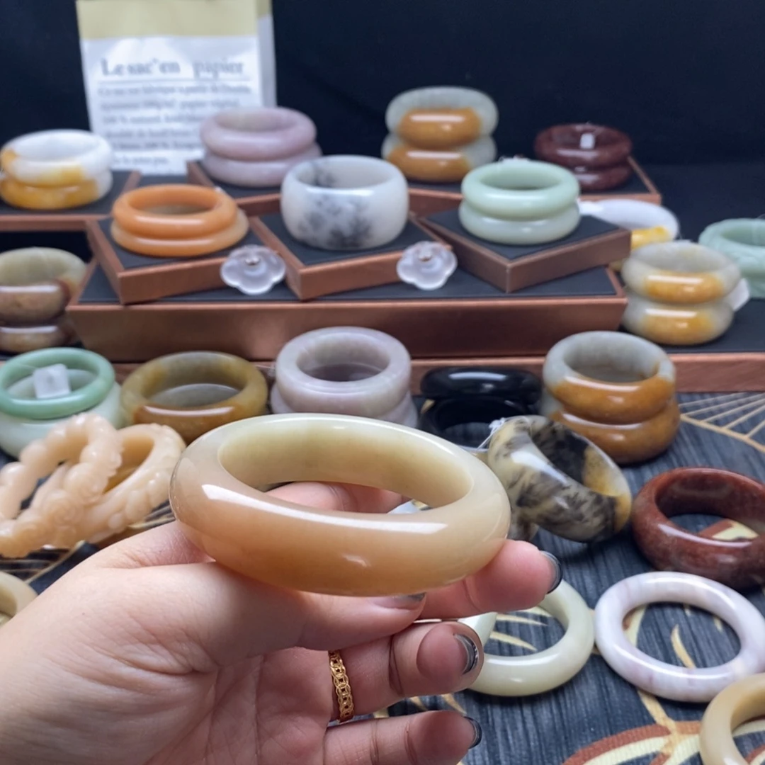 嗷***呜石英质玉未镶嵌手镯瑕疵不退换