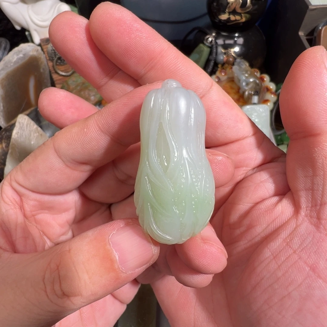 和田玉未镶嵌颈饰天然青海老坑料玉白菜（遇百财）翠青俏色无棉精品