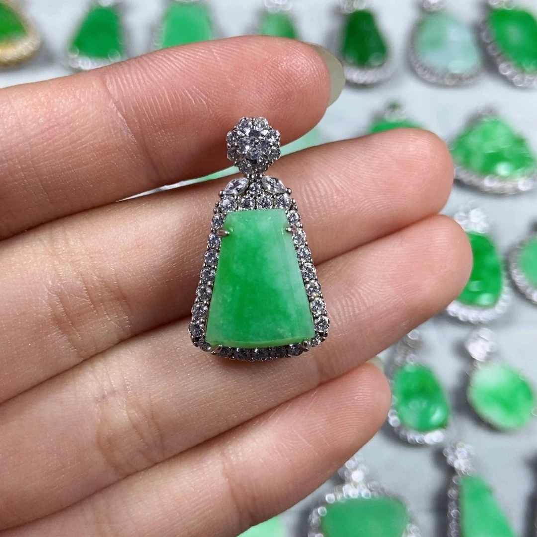 颈饰未镶嵌翡翠无事牌