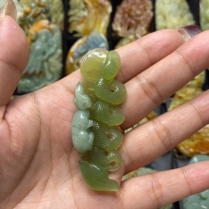 蛇纹石玉吊坠未镶嵌