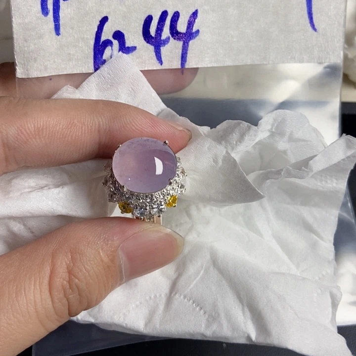 Q***4定制翡翠未镶嵌定制翡翠未镶嵌天然