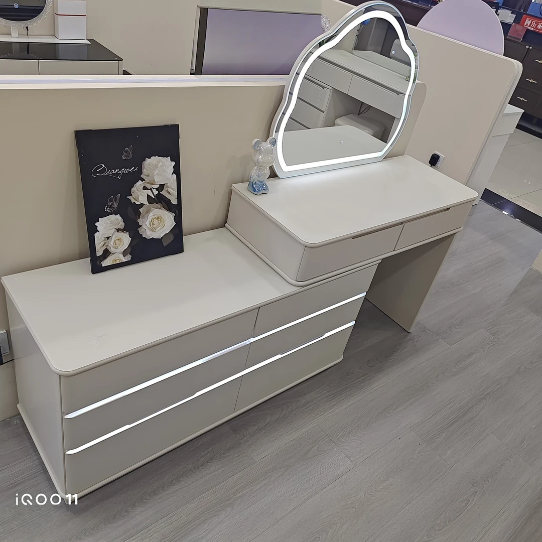 化妆桌简约现代2025新款轻奢高级小户型卧室烤漆梳妆台六斗柜一体