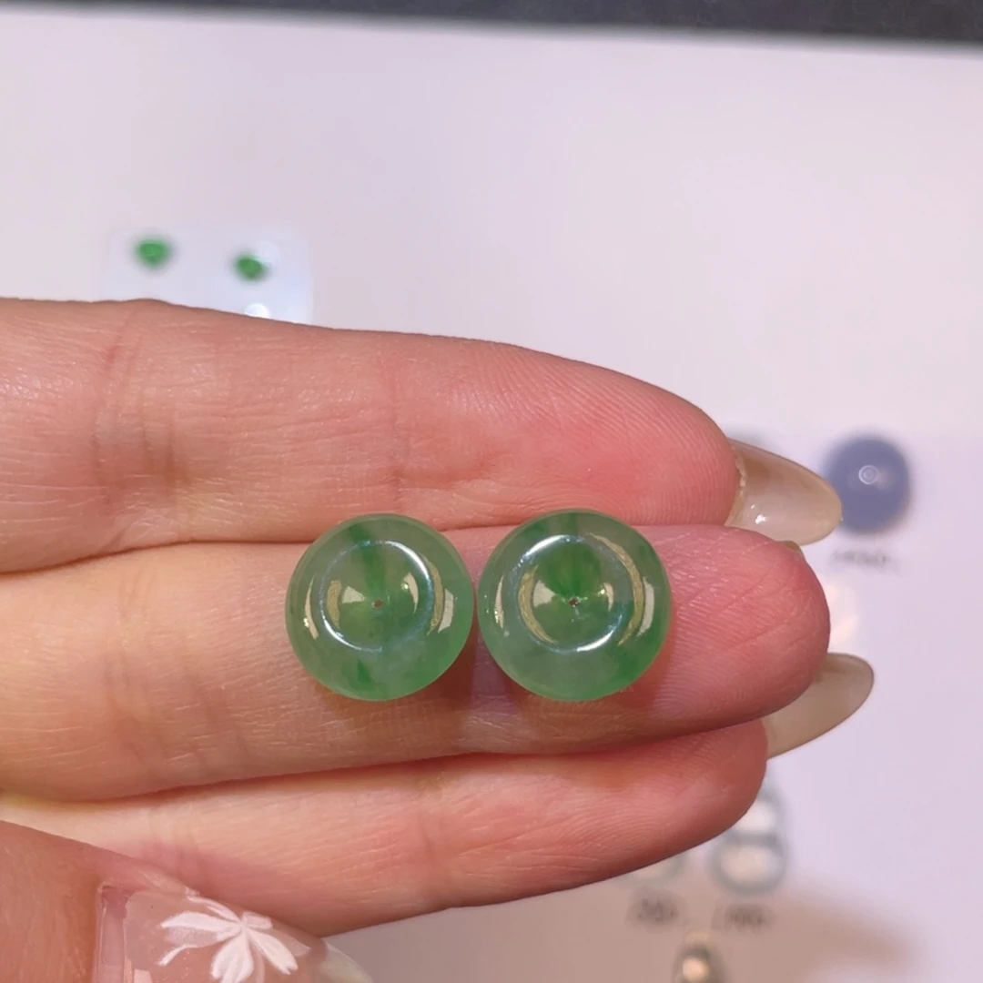 翡翠未镶嵌颈饰裸石