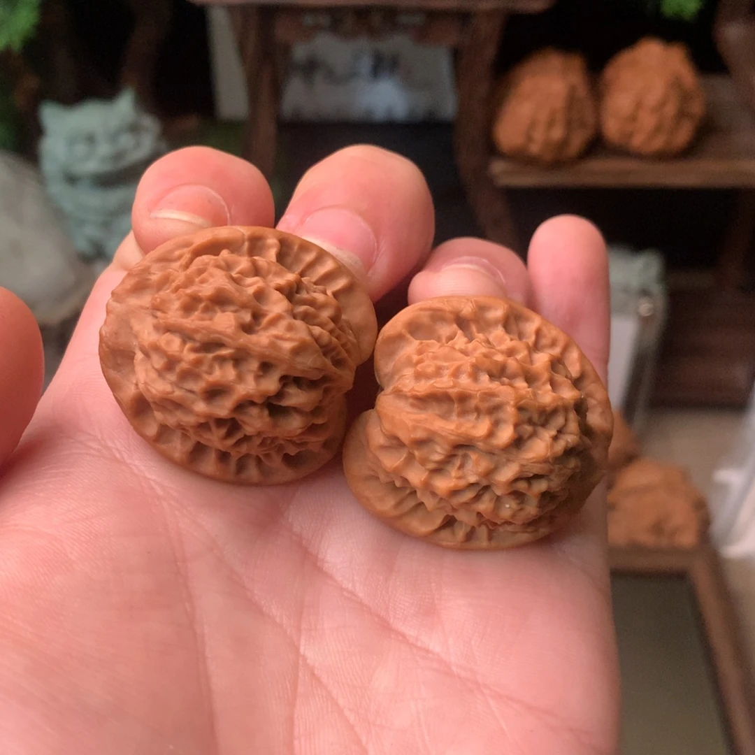 文玩核桃把件34尺寸全品瓷娃娃