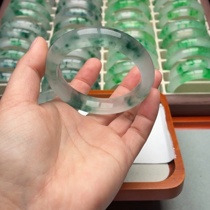 心***靜石英质玉未镶嵌手镯