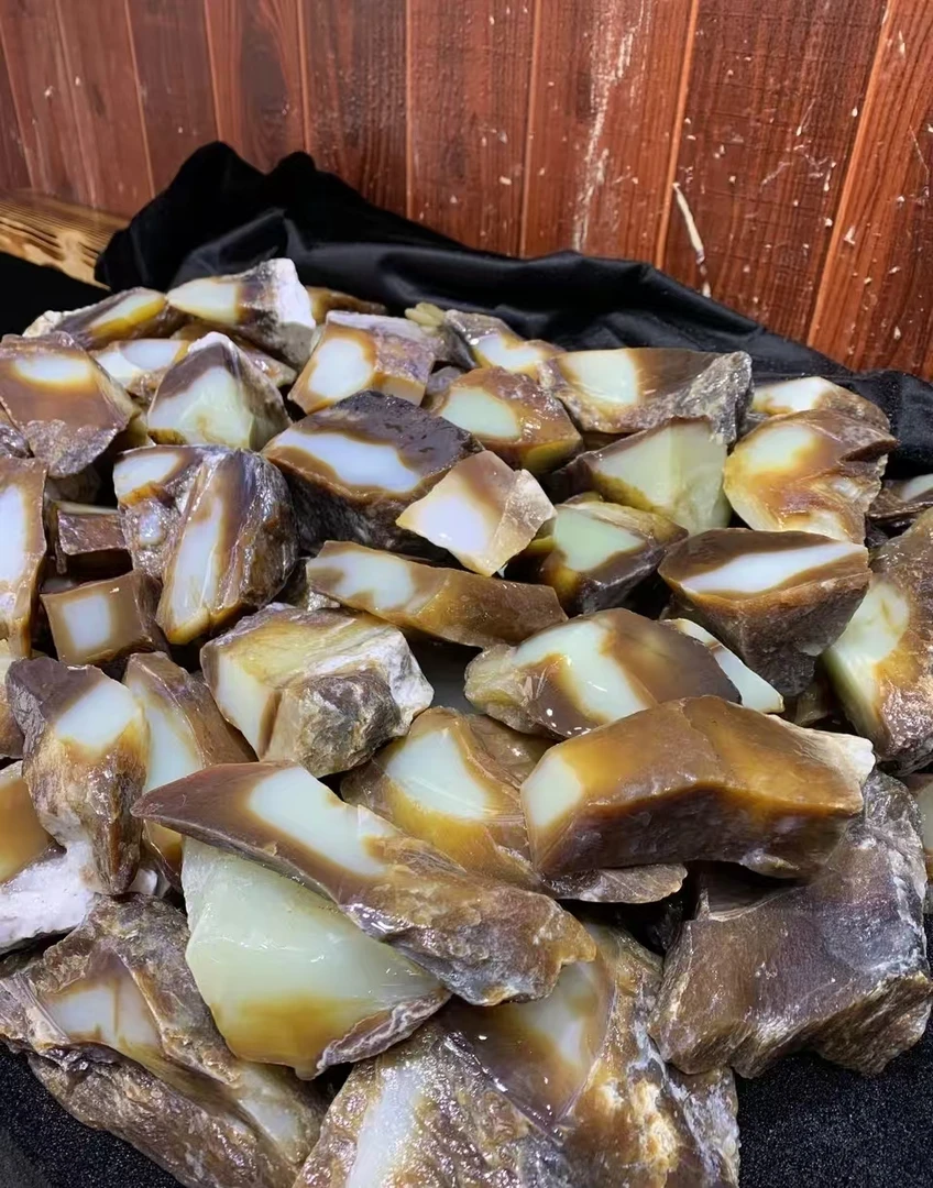 新疆糖料奇石毛料