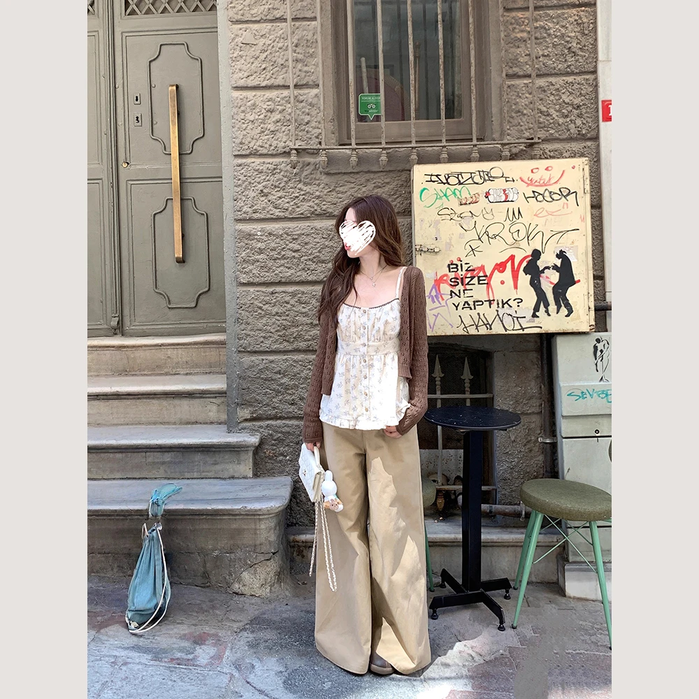 碎花吊带女上衣+镂空短款针织开衫+阔腿工装裤 60300