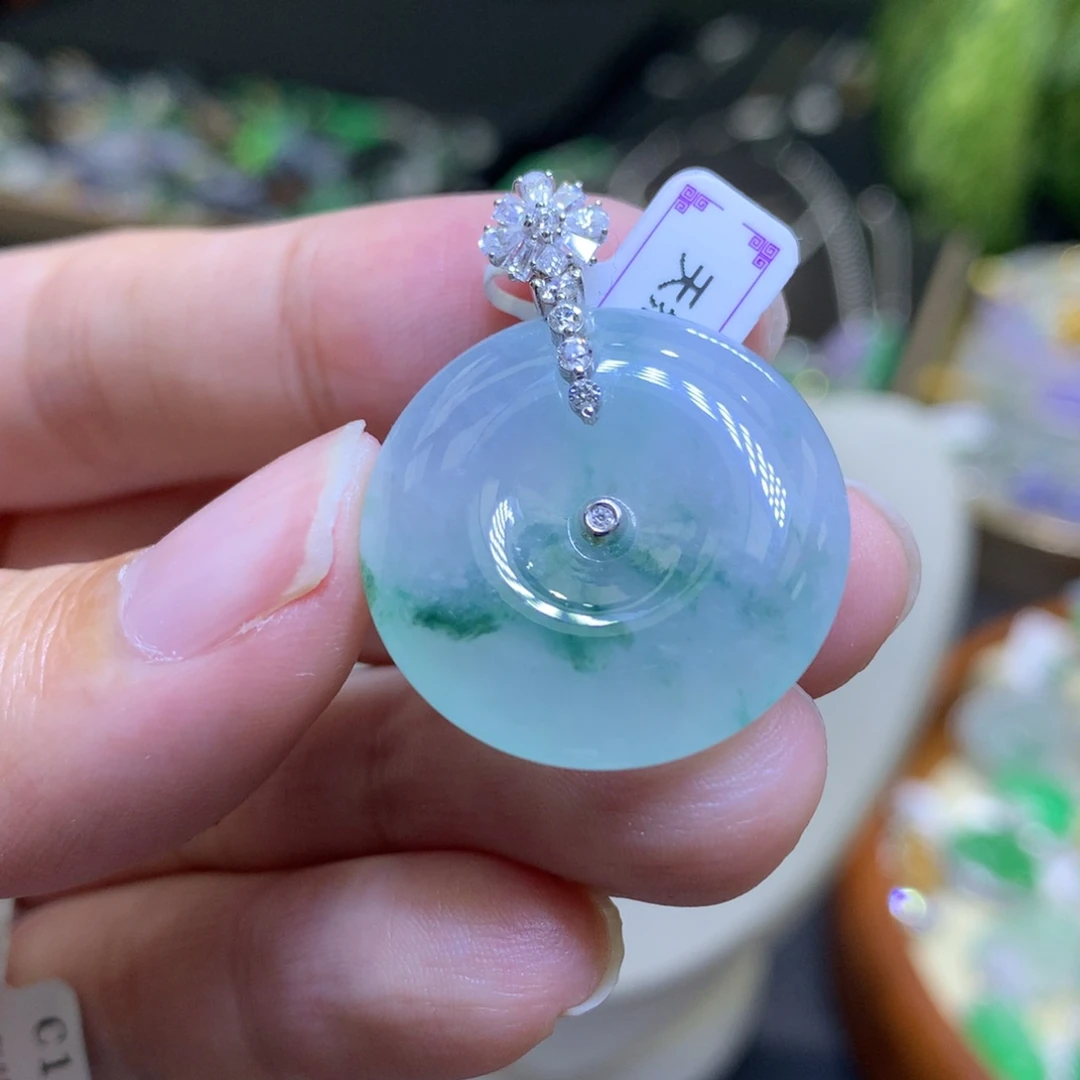 颈饰18K金镶嵌翡翠