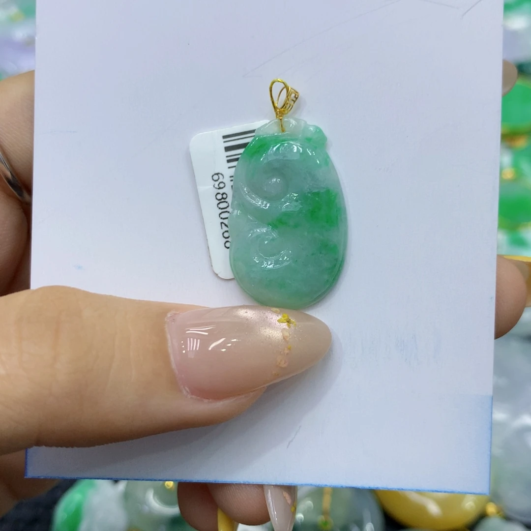 颈饰18K金镶嵌翡翠