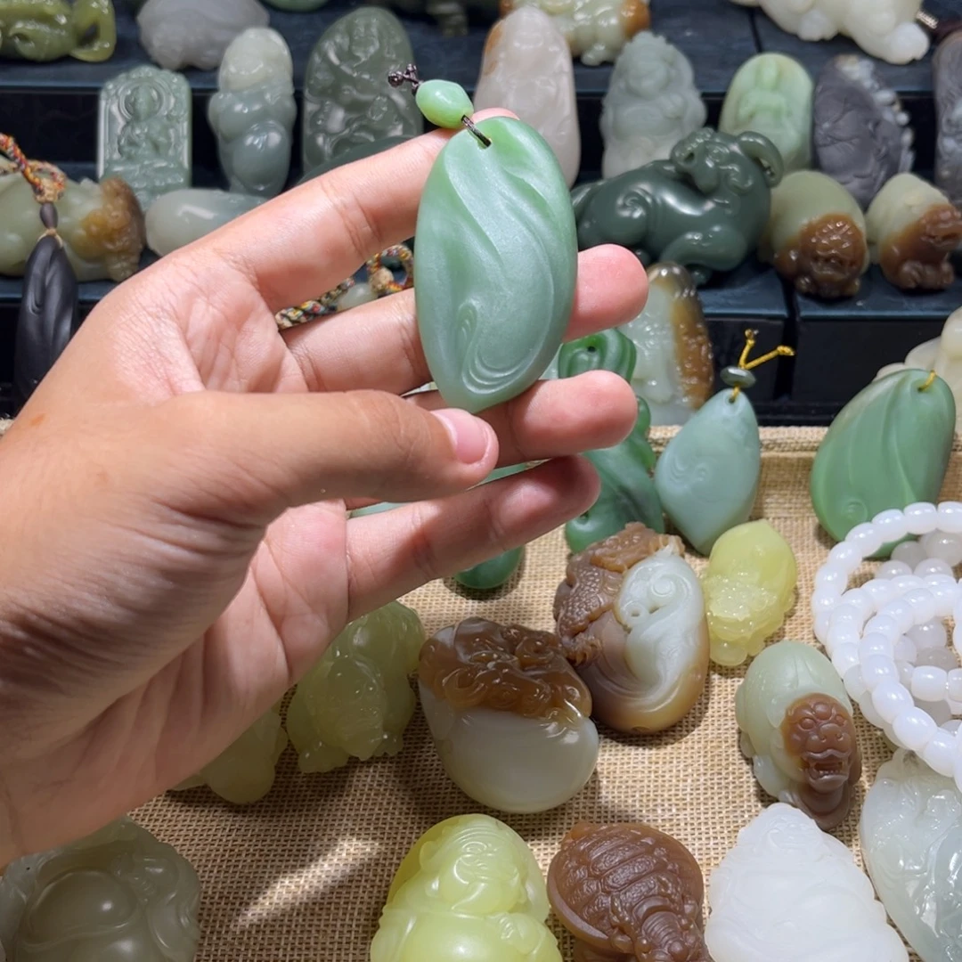 非***哥和田玉未镶嵌挂件