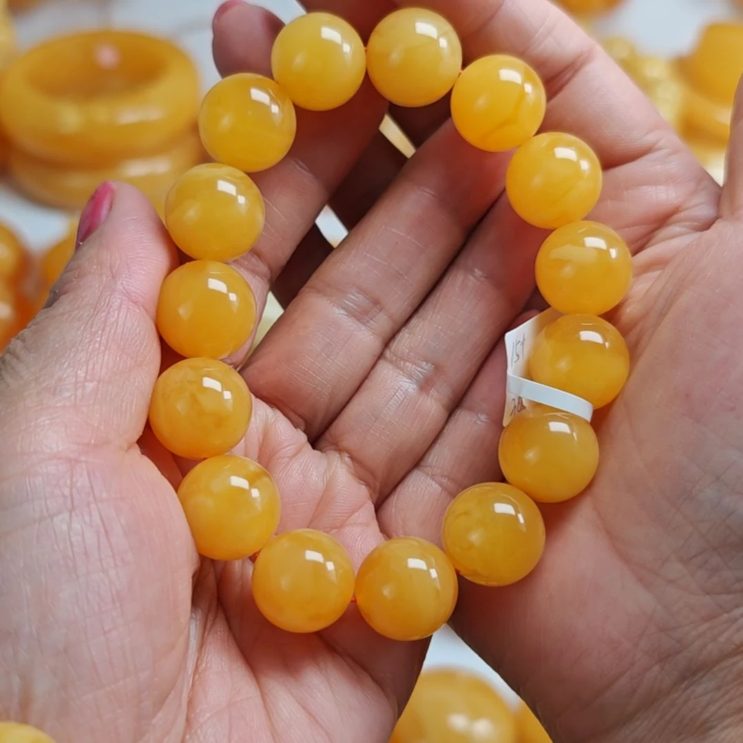 手串蜜蜡未镶嵌同料手串15。