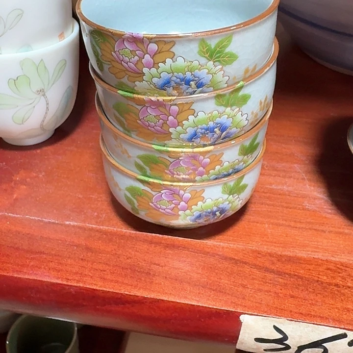 主人杯一个，瓷。。品茗