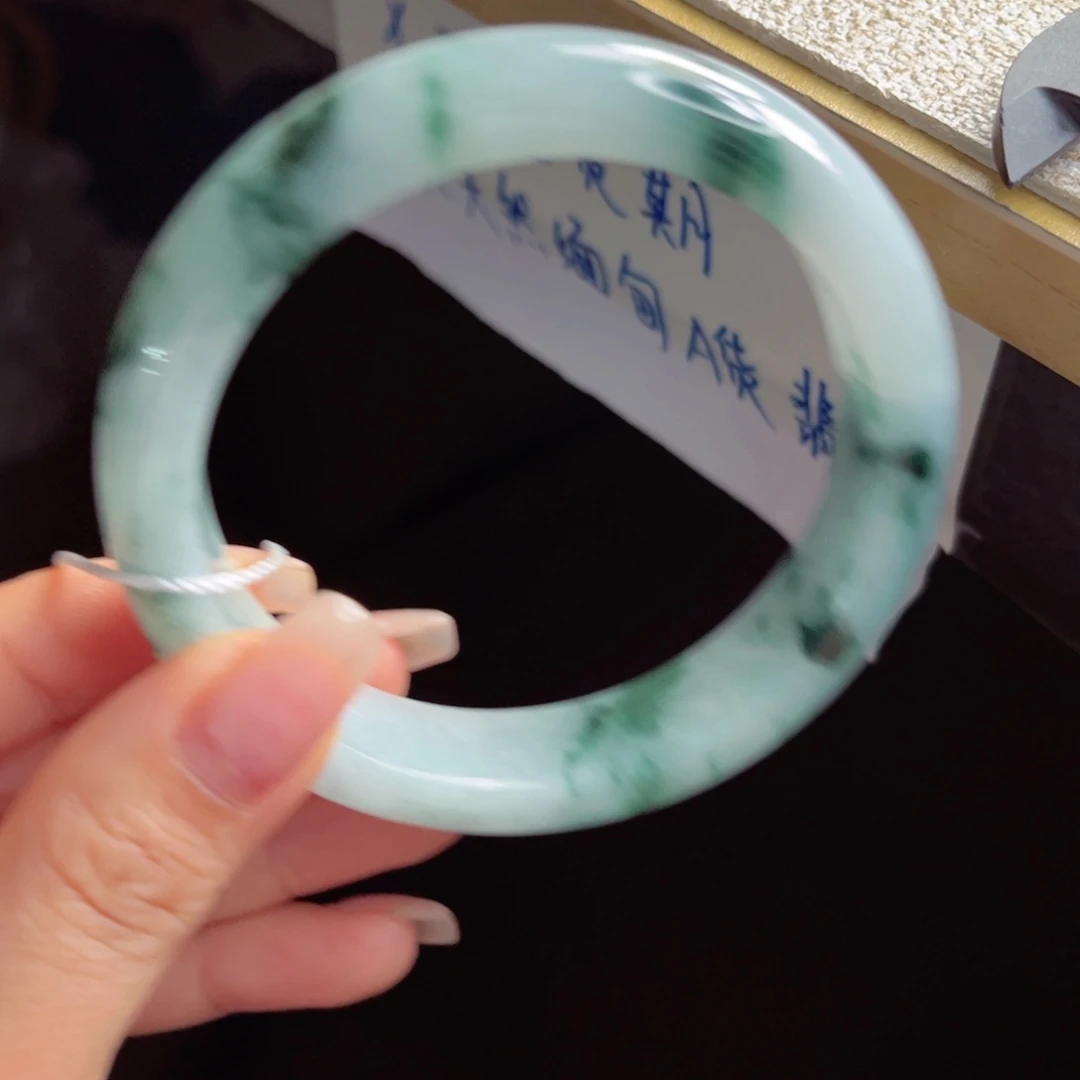 未镶嵌手镯翡翠手镯
