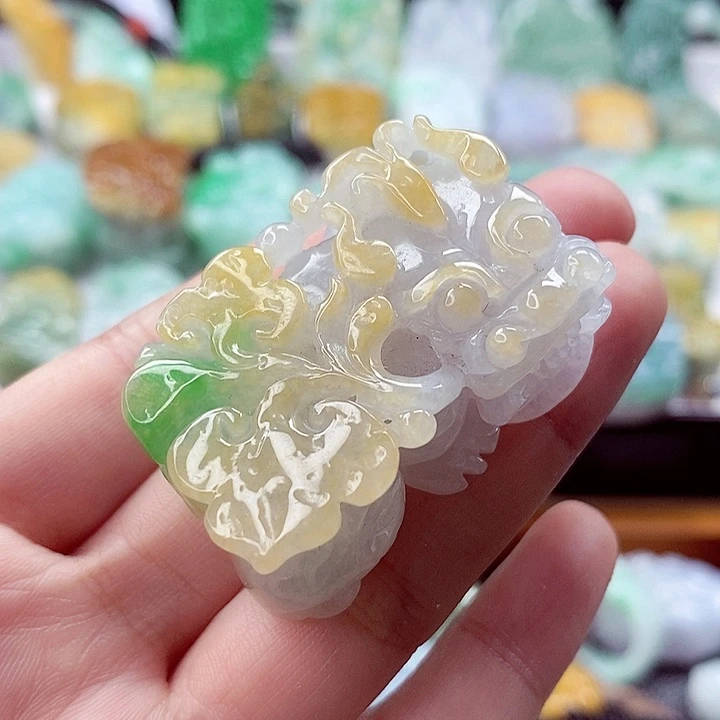翡翠未镶嵌颈饰貔貅