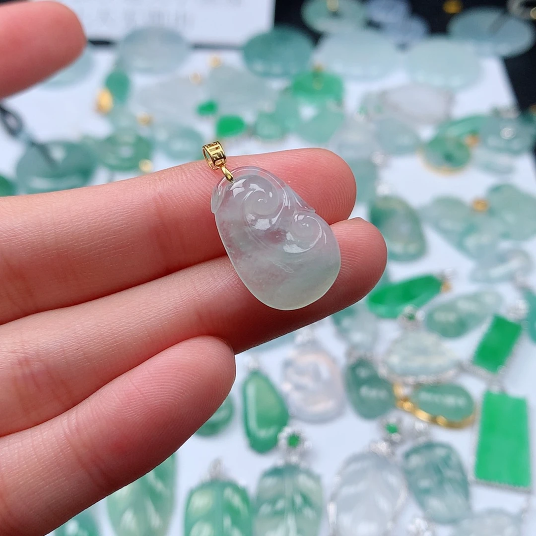 翡翠颈饰18K金镶嵌天然翡翠