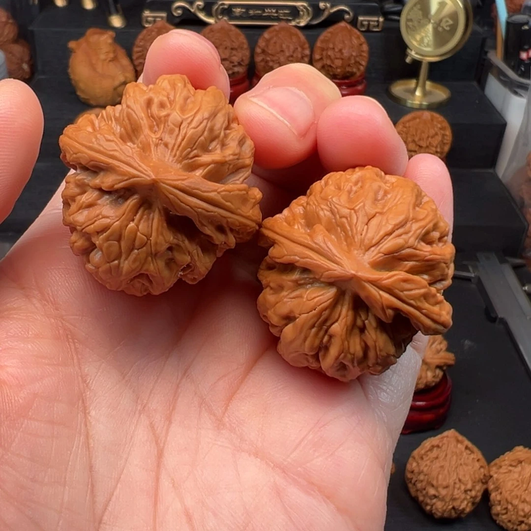 文玩核桃吊坠36红锦鲤