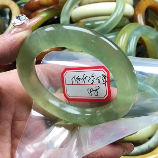 蛇纹石玉手镯未镶嵌倾**暖