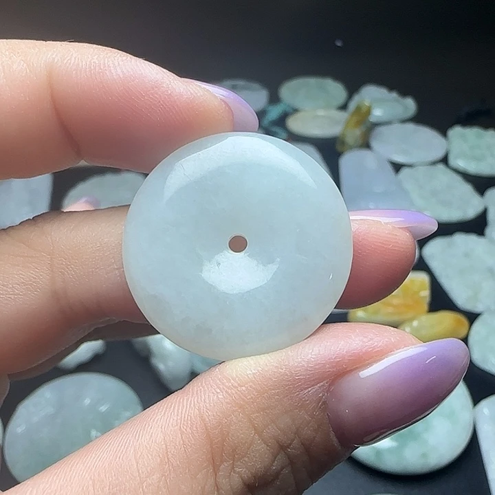 翡翠未镶嵌颈饰平安扣