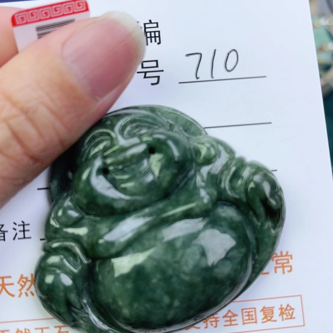 翡翠颈饰未镶嵌佛公微瑕