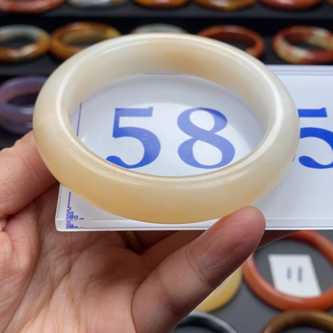 石英质玉（黄龙玉）手镯未镶嵌