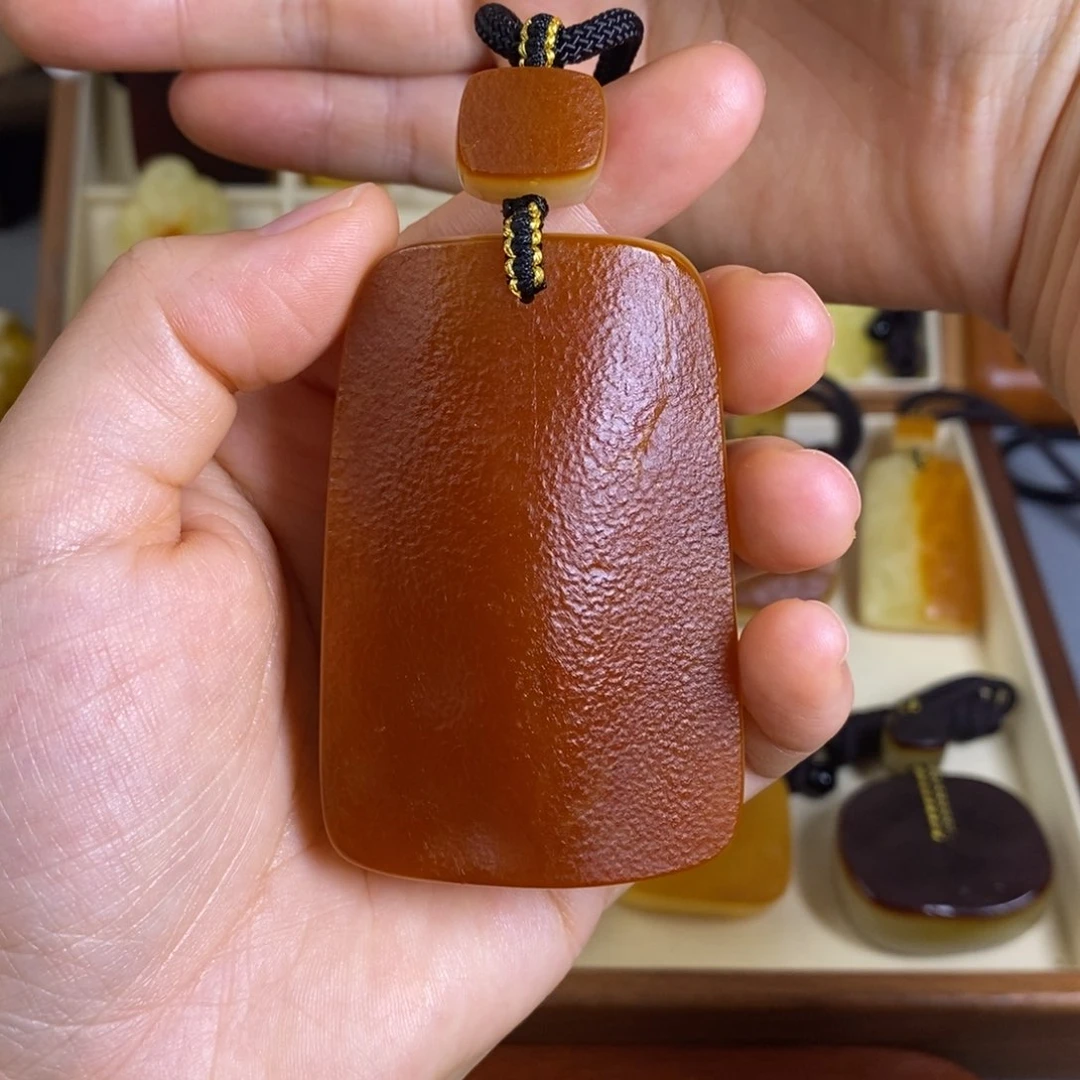 未镶嵌蜜蜡裸石会***母大漠