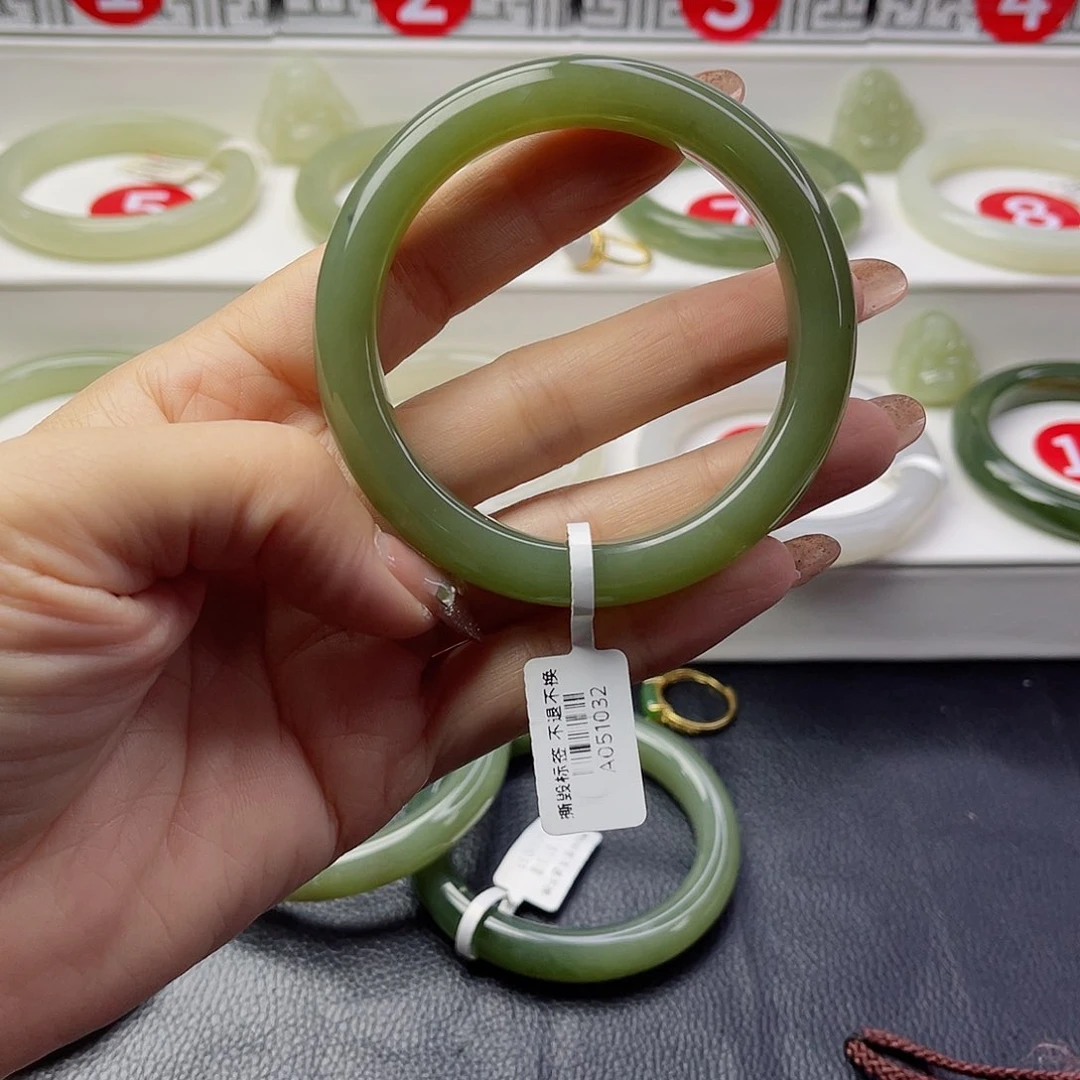 和田玉手镯未镶嵌和田玉手镯