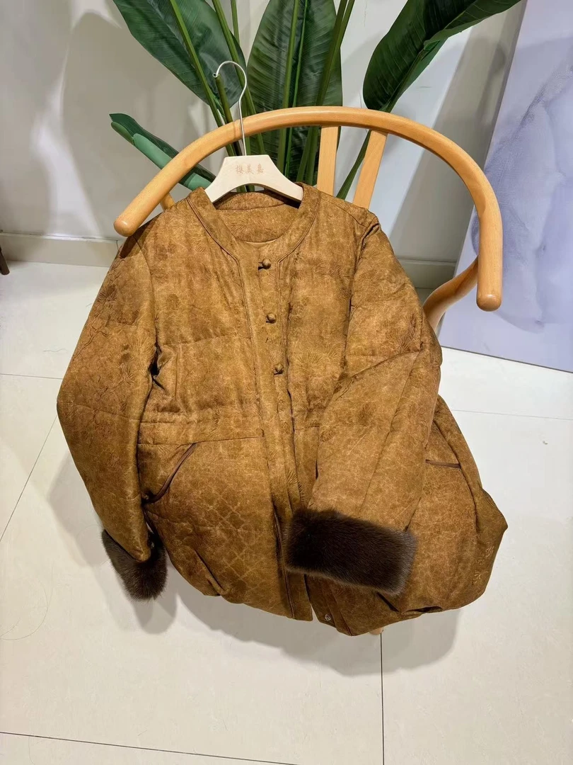 DY3176樱美嘉秋冬新款鹅绒羽绒服狐狸毛袖口高档女装外套