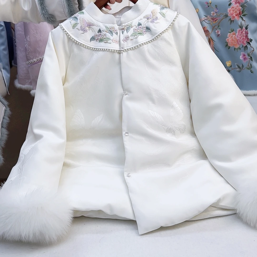 织绣真丝白色羽绒服