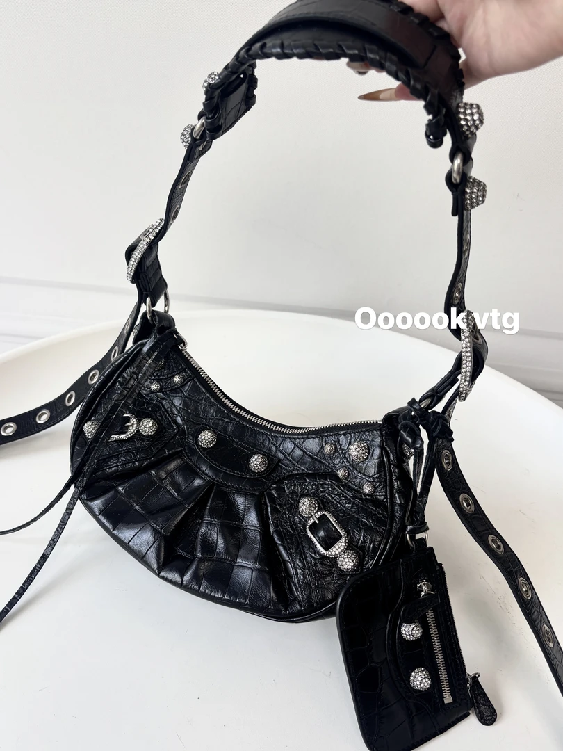 95新 Balenciaga/巴黎世家 七夕专场 巴黎世家钻扣月牙xs
