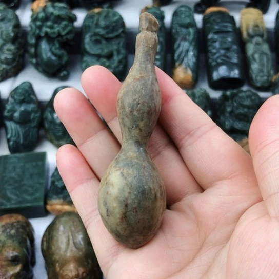 岫岩河磨玉（透闪石质玉）未镶嵌把件