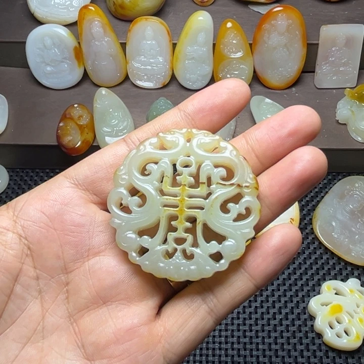颈饰未镶嵌和田玉