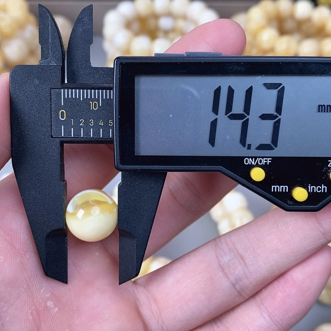 蜜蜡未镶嵌珠宝奇石