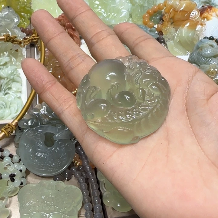 蛇纹石玉吊坠未镶嵌中**哥