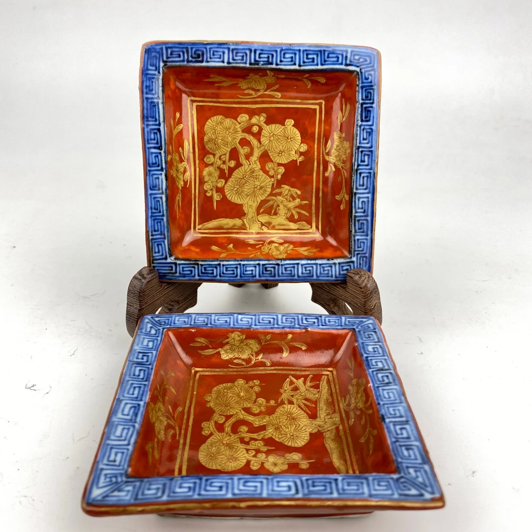 CY2-26十八世纪·青花矾红描金松竹梅纹方盘一对【古董拍卖】