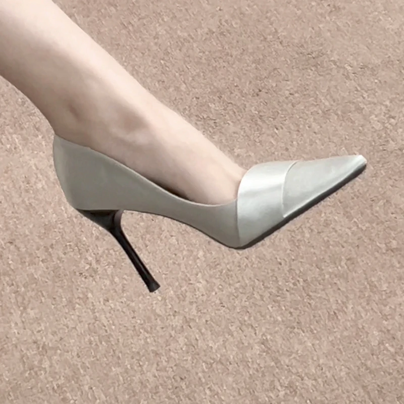 银色尖头细跟浅口单鞋女气质2025新款百搭网红显白性感法式高跟鞋