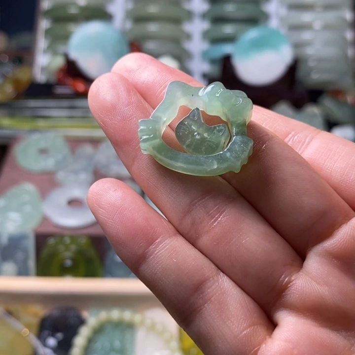 未镶嵌蛇纹石玉颈饰