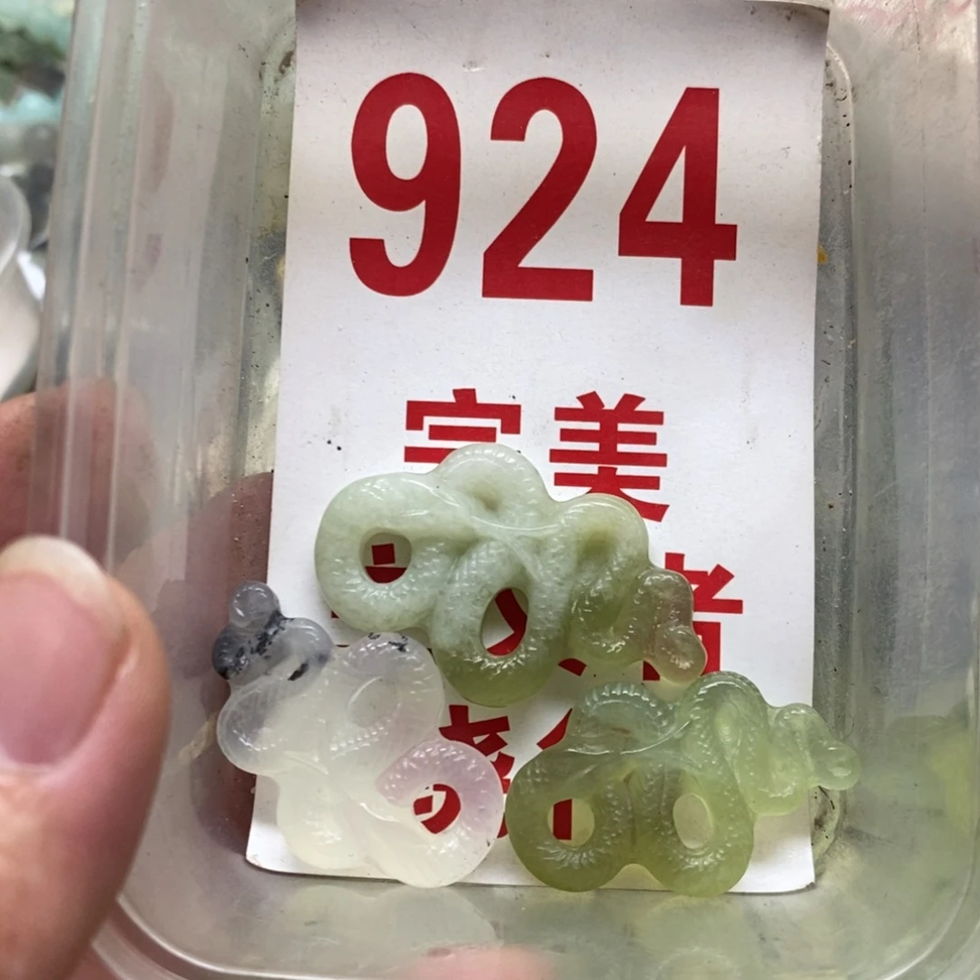 蛇纹石玉挂坠未镶嵌